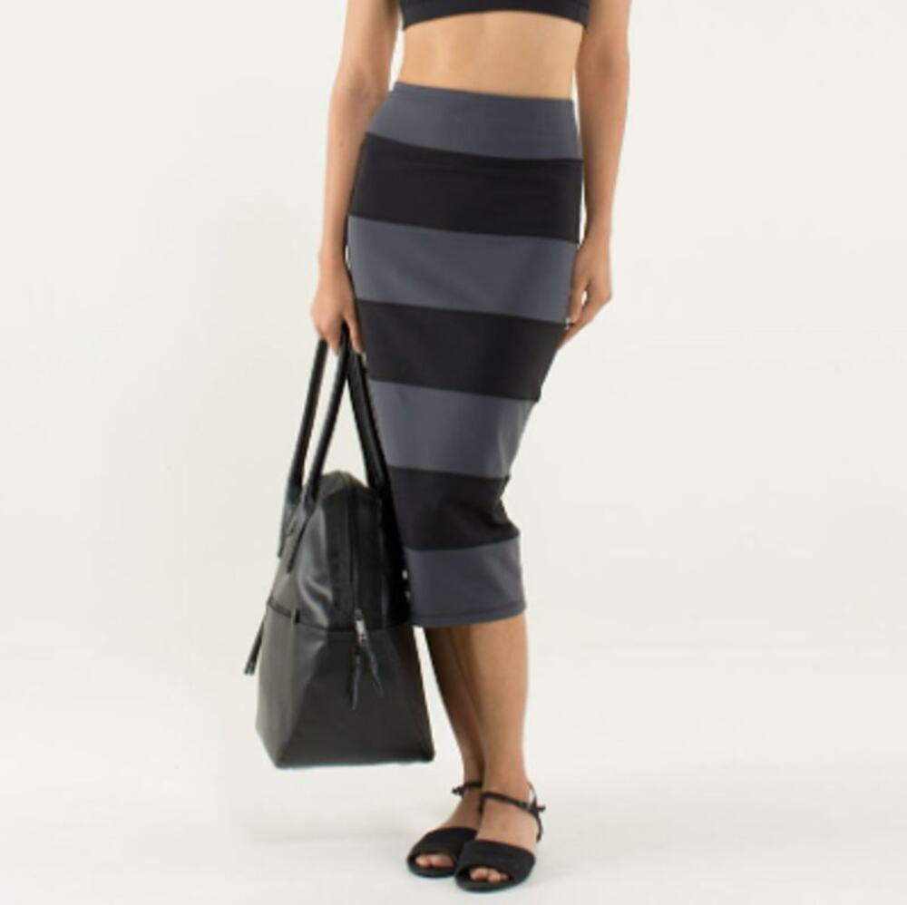 LULULEMON ~ Women's Yoga Over Skirt Size 6